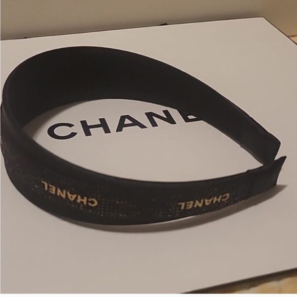 Chanel Elegant Black and Gold Hairband - Picture 7 of 7